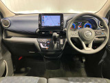 【運転席・助手席転席】運転席の足もともゆったりで長距離ドライブでも快適に★