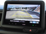 バックカメラが装備されており、後方の安全確認はもちろんのこと狭い場所での駐車や雨の日・夜間など視界の悪いコンディションでのストレスの軽減にもなります!