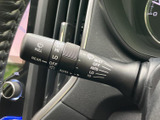 雨天時でもクリアな視界を確保するワイパーレバー。操作も簡単で、快適な運転をサポートします。悪天候時でも安心です。
