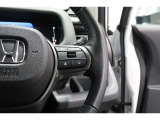 Hondaセンシングの機能のひとつ、アダプティブクルーズコントロール付!アクセルから足を離しても設定したスピードと前車との車間を保ち走行してくれます!車線維持もアシスト☆高速道路で疲労軽減ですね☆