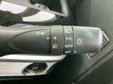 操作しやすいウインカーレバーは、安全な車線変更をサポート。直感的な操作性で、運転をサポートします。