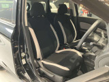 運転席まわりです。運転席からの視界が左右に広く隅々まではっきりと見渡せます!クルマの前端も把握しやすく安心して運転できます!