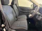 ゆったりと座れる運転席シートですのでストレスなく運転が出来ますよ!