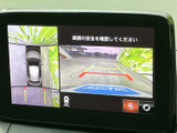 後方確認をサポートする機能で、安全な運転を支援。狭い場所での駐車も、これなら安心ですね。