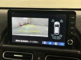 リバースギアに入れるだけで後方の表示へ切り替わります。夜間や雨の日の駐車も楽になりますよ。