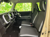運転しやすい視界と、操作しやすい配置が魅力。日常の使い勝手を考慮した、実用的な室内空間です。