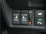 ◆両側電動スライドドア◆狭い駐車場でも乗り降りが楽々♪お子様が隣の車にドアを当ててしまう心配もございません!小さなお子様連れの方もこれで安心。