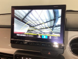 バックも安心のバックカメラ付いています。バックカメラがあると、いつでも安全にバックできますね。死角も減ります。