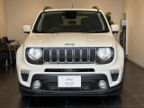 【フロントグリル】7スロットルグリルはJeep伝統の証です。SUVのみにこだわり続けている伝統あるJeep車へお乗り頂いてみてはいかがですか?