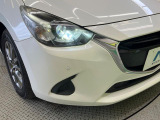 【LEDヘッドライト】悪天候や夜間走行時も良好な視界を確保し安心して運転できる高輝度LEDヘッドライトを装備!点灯速度が早く、消費電力も抑えられています。