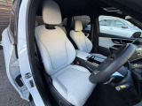 メルセデス・ベンツの定める厳しい基準をクリアしたお車のみをご案内させて頂きます。納車前整備はメーカー規定に基づき100項目以上にも及ぶ点検を熟練のメカニックによって行いご納車させて頂きます。