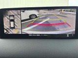360&deg;ビューモニターでは、両サイドとフロント、バックカメラの合成で、あたかも上空から見下ろした様に周囲を確認して頂けます。駐車場だけでなく、T字路等でも活躍のアイテムです!