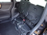 ◆チップアップ&ダイブダウン機構付【ULTR SEAT】は後席座面を左右分割で跳ね上げることができます。トランクで積載できない背の高い荷物をラクラク収納できます。ホンダ車ならではの人気装備です。