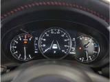 【明るく見やすいメーター】視認性が良く明るく見やすいメーター。運転者にとって見やすいメーターは運転していても疲れないですよね。