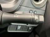 車外の明るさに応じでライトを点灯、消灯してくれるオートライト機能です☆お天気の良い昼間のトンネル走行などオートにしてると便利で安心です☆エンジン停止時にライトの消し忘れも無くなります☆