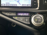 【オートエアコン】一度お好みの温度に設定すれば、車内の温度を検知し風量や温度を自動で調整。暑い&hellip;寒い&hellip;と何度もスイッチ操作をする必要はありません。快適な車内空間には必須の機能ですね♪