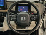運転にかかわる様々な操作を安全に行えるように視点移動が少なく操作性に配慮されたスイッチ類が凝縮されたコクピットです。