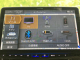 多彩なソースに対応し、車内をエンターテイメント空間に。Bluetooth接続で、お気に入りの音楽をワイヤレスで楽しめます。快適なドライブに最適なサウンドを届けます。