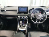 RAV4のインパネ周りは、視認性と操作性を重視したレイアウトが特徴です