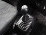 ドライバーの操作に忠実にキビキビ走ってくれる5MT車です。