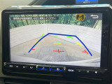 【バックカメラ】駐車時に後方がリアルタイム映像で確認できます。大型商業施設や立体駐車場での駐車時や、夜間のバック時に大活躍!運転スキルに関わらず、今や必須となった装備のひとつです!