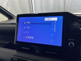 フルセグTVです。ブルートゥースに接続することにより、スマホに入ったお気に入りの音楽を車内で楽しむことができます♪あると本当に便利な機能になっています!