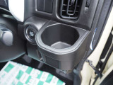 車内はドリンクホルダーや収納スペースも多く、使い勝手良好です♪