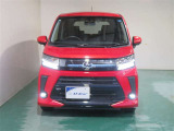 明度の高いLEDヘッドライトで、夜間の運転も安心です。