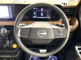 インテリアに合わせたデザインのステアリングは、運転される方のことも考え、運転しやすい形状、大きさです。是非一度、実際に触ってお確かめください。