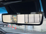 【デジタルインナーミラー】後席の大きな荷物や同乗者で後方が確認しづらい時でも安心!カメラが撮影した車両後方の映像をルームミラー内に表示。クリアな視界で状況の確認が可能です!