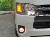 【LEDヘッドライト】悪天候や夜間走行時も良好な視界を確保し安心して運転できる高輝度LEDヘッドライトを装備!点灯速度が早く、消費電力も抑えられています。
