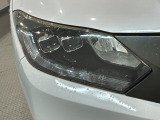 LEDヘッドライトは、点灯の瞬間から最大光量を発揮し、突然暗くなるトンネルなどでの安定感を高めます。