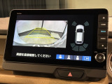 リバースギアに入れるだけで後方の表示へ切り替わります。夜間や雨の日の駐車も楽になりますよ。