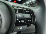 ◆アダプティブクルーズコントロール◆予め設定した車速内でクルマが自動的に加減速。前走車との適切な車間距離を維持しながら追従走行します。【LKAS】車線維持支援システムでステアリング操作を支援。