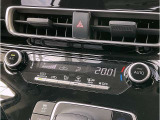 ■温度設定をしておけばいつでも快適な車内温度を維持できるオートエアコン!