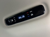 リア席からもエアコンの調節が可能です。