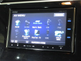 純正メモリーナビ(VXM-155VFi)を装着しております。AM、FM、CD、DVD再生、Bluetooth、音楽録音再生、フルセグTVがご使用いただけます。初めて訪れた場所でも安心ですね!