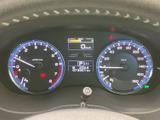 視認性の高いメーターで、運転に必要な情報を的確に把握。落ち着いたデザインが、運転に集中できる空間を演出します。