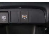 スマートフォンなどの音楽再生が可能なUSB接続ジャック装備車両です♪♪♪