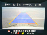 ●ガイドライン付きバックカメラ:不安な駐車もこれで安心!ガイドライン付きなので狭い箇所での駐車もラクラクです!