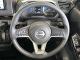 インテリアに合わせたデザインのステアリングは、運転される方のことも考え、運転しやすい形状、大きさです。是非一度、実際に触ってお確かめください。