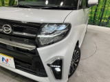 【LEDヘッドライト】悪天候や夜間走行時も良好な視界を確保し安心して運転できる高輝度LEDヘッドライトを装備!点灯速度が早く、消費電力も抑えられています。