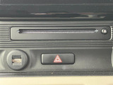 オプションのCDプレーヤー対応、運転中でも好きなアーティストの曲が聞けます。★USBメモリーで専用のケーブでつなぐと音楽や動画を楽しめます