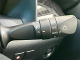 操作しやすい位置に配置されたウインカーレバーは、スムーズな車線変更をサポート。安全運転に貢献します。