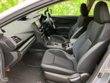 操作しやすい配置のスイッチ類と、見やすいメーター類が、運転をサポートします。快適なドライブを演出する空間です。