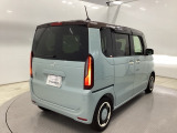 とても便利な【両側電動スライドドア】ドアハンドを少し引くだけでリアドアが自動開閉します。