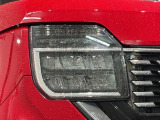 LEDヘッドライトは、点灯の瞬間から最大光量を発揮し、突然暗くなるトンネルなどでの安定感を高めます。