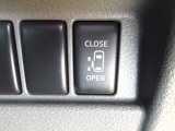 左側電動スライドドア★運転席からワンタッチで、左側スライドドアの開閉が可能です。