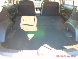 後部座席を倒すとこんなに広いスペースが現れます、急な荷物や大きな荷物にも対応できますね!