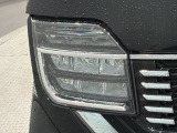 LEDヘッドライトは、点灯の瞬間から最大光量を発揮し、突然暗くなるトンネルなどでの安定感を高めます。